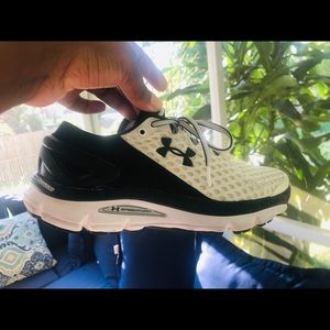 Practically new UnderAmour tennis shoes